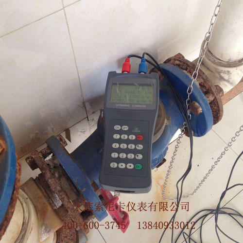 手持式超聲波流量計測量現場